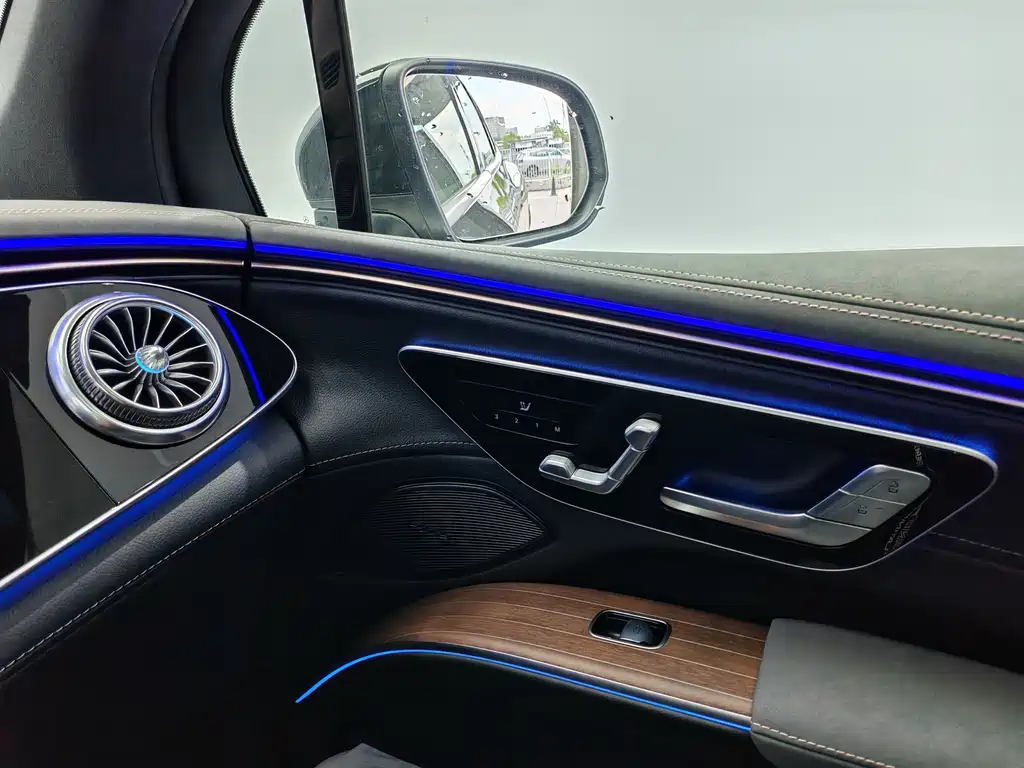 Mercedes-Benz EQS SUV 2025 — фото 17