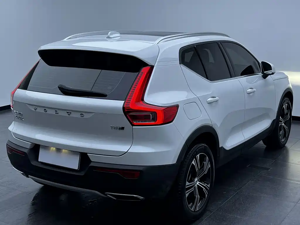 Volvo XC40 2020 — фото 8