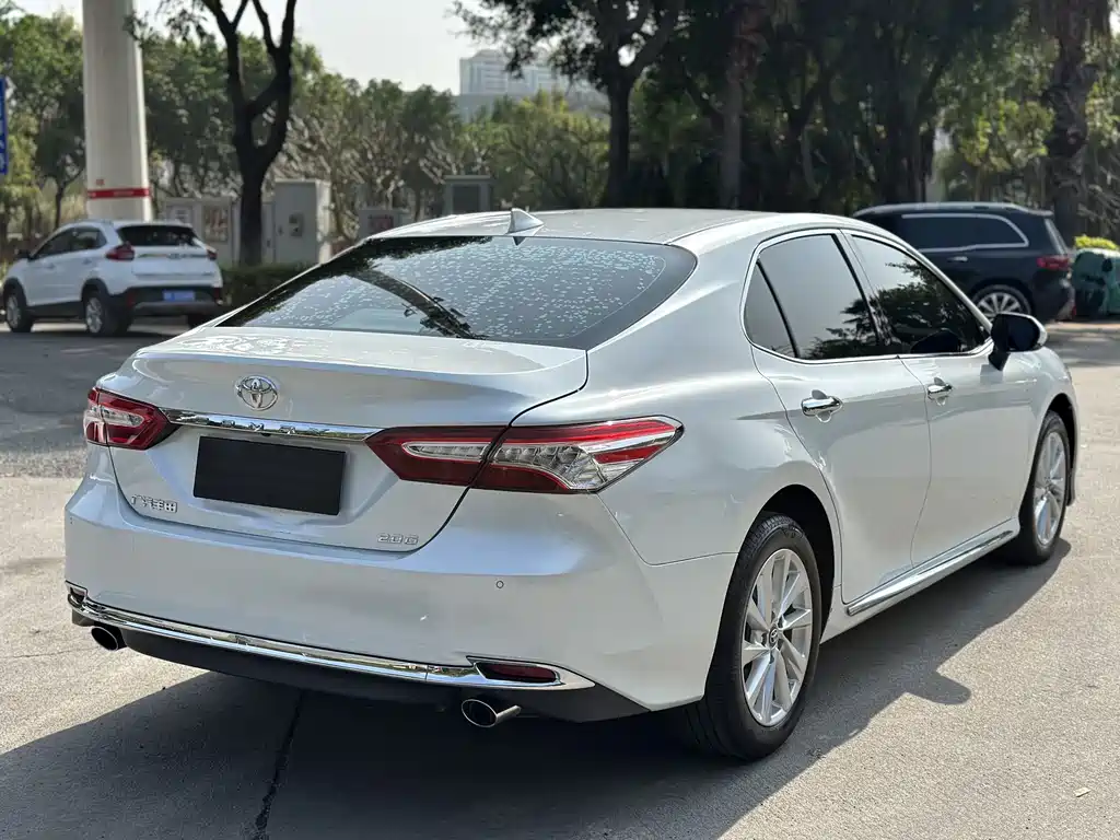 Toyota Camry 2023 — фото 7