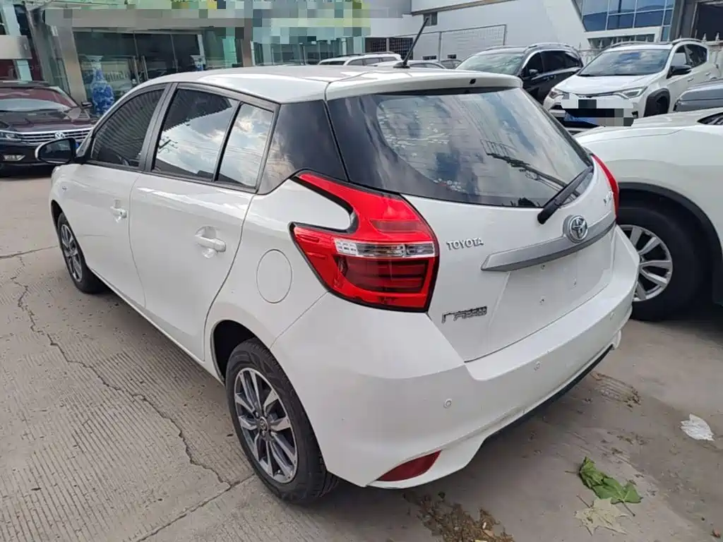 Toyota Yaris L 2021