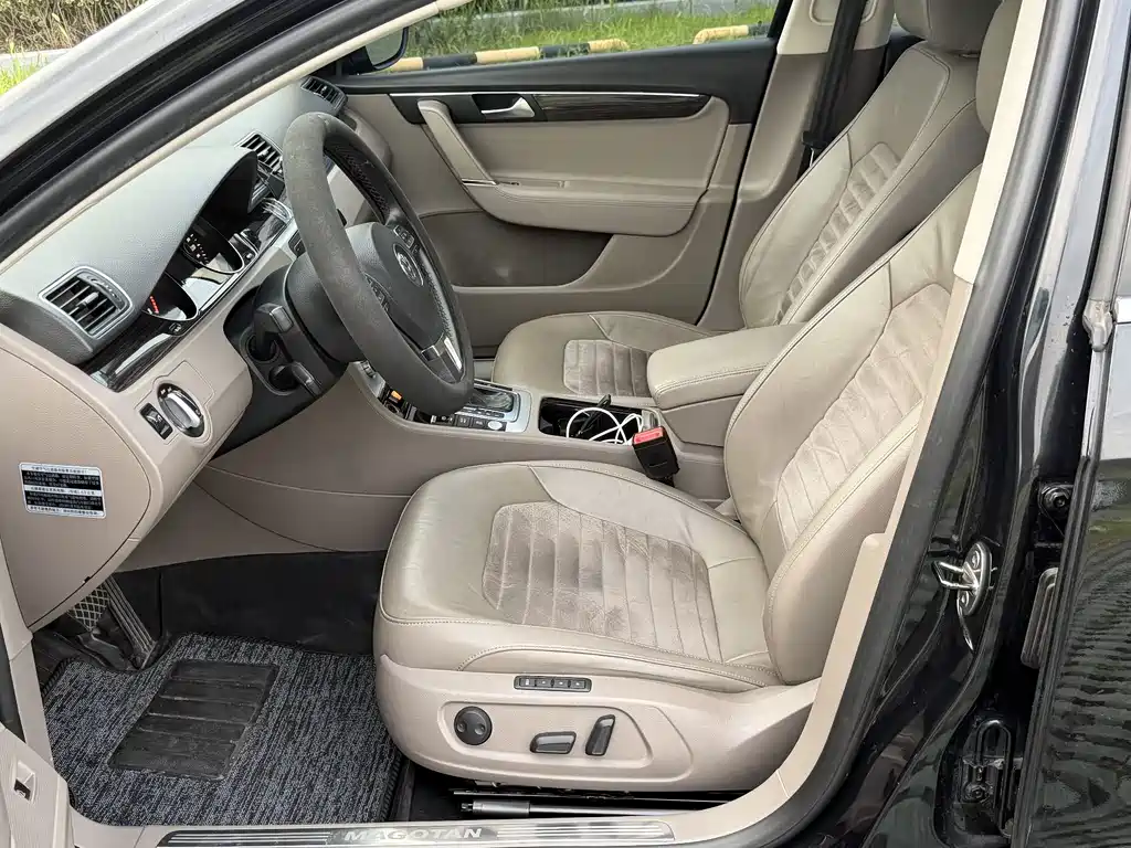 Volkswagen Magotan 2013