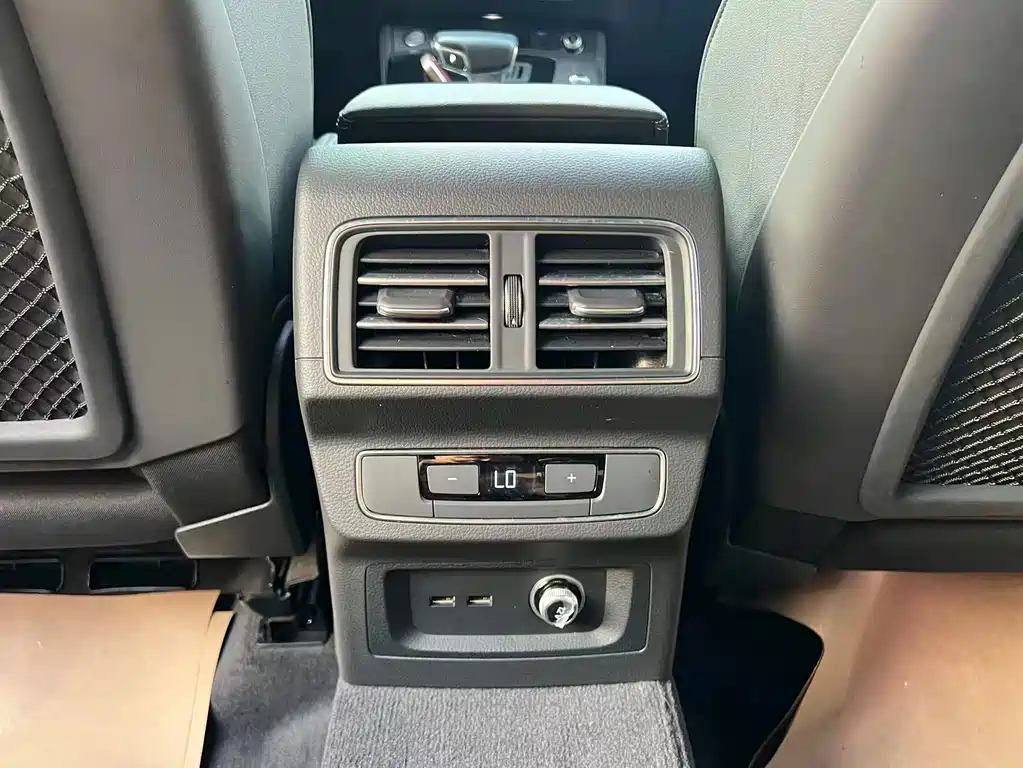 Audi Q5L 2023 — фото 10