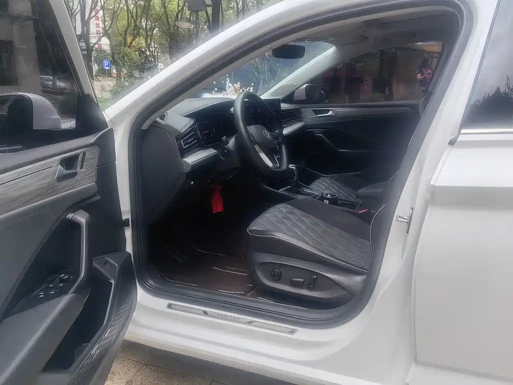 Volkswagen Sagitar 2022
