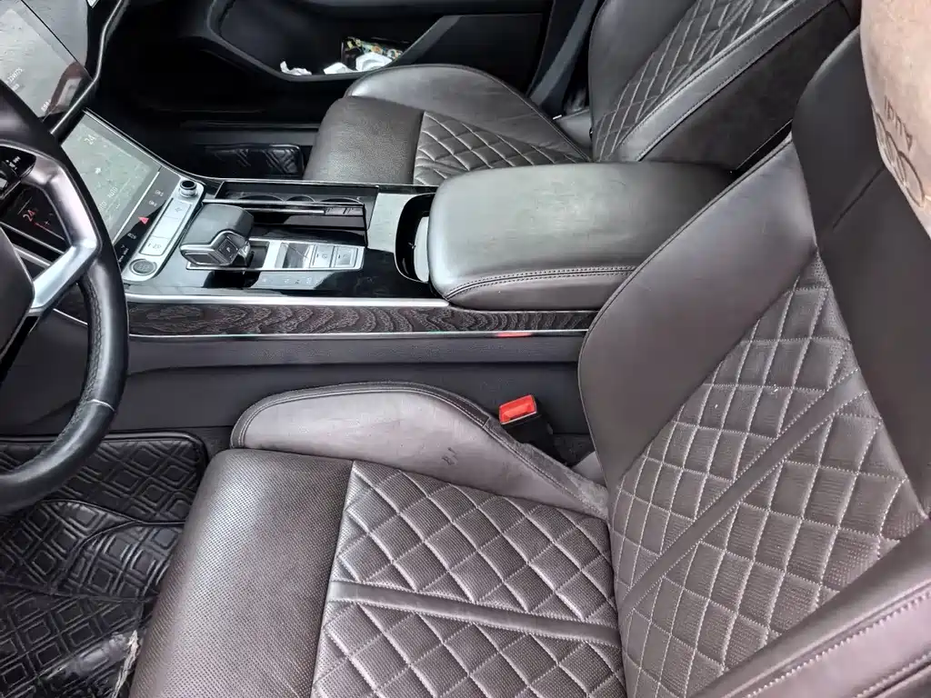 Audi A8 2022 — фото 9