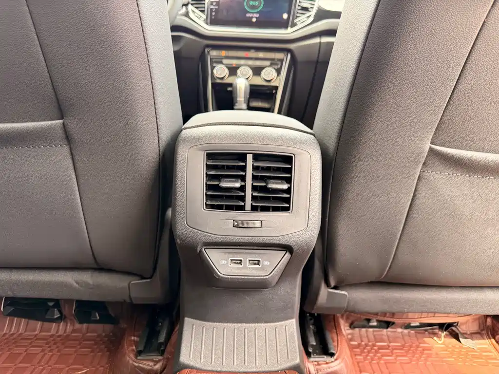 Volkswagen T-Roc 2023 — фото 17