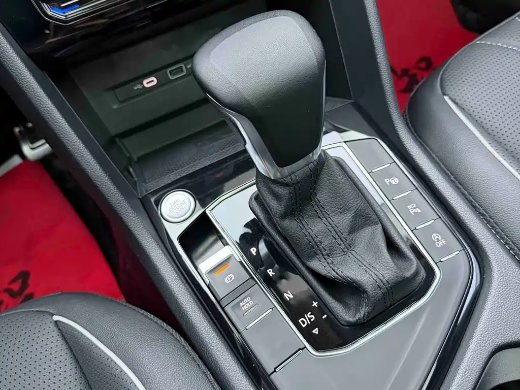 Volkswagen Tiguan L 2023 — фото 13