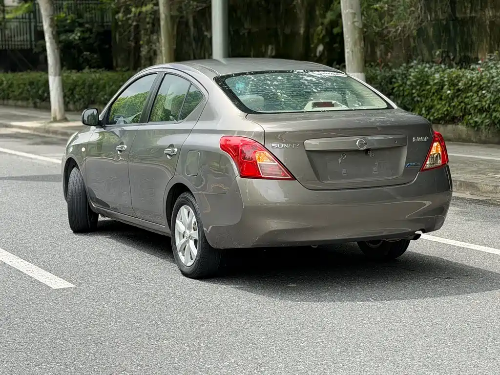 Nissan Sunny 2012 — фото 14