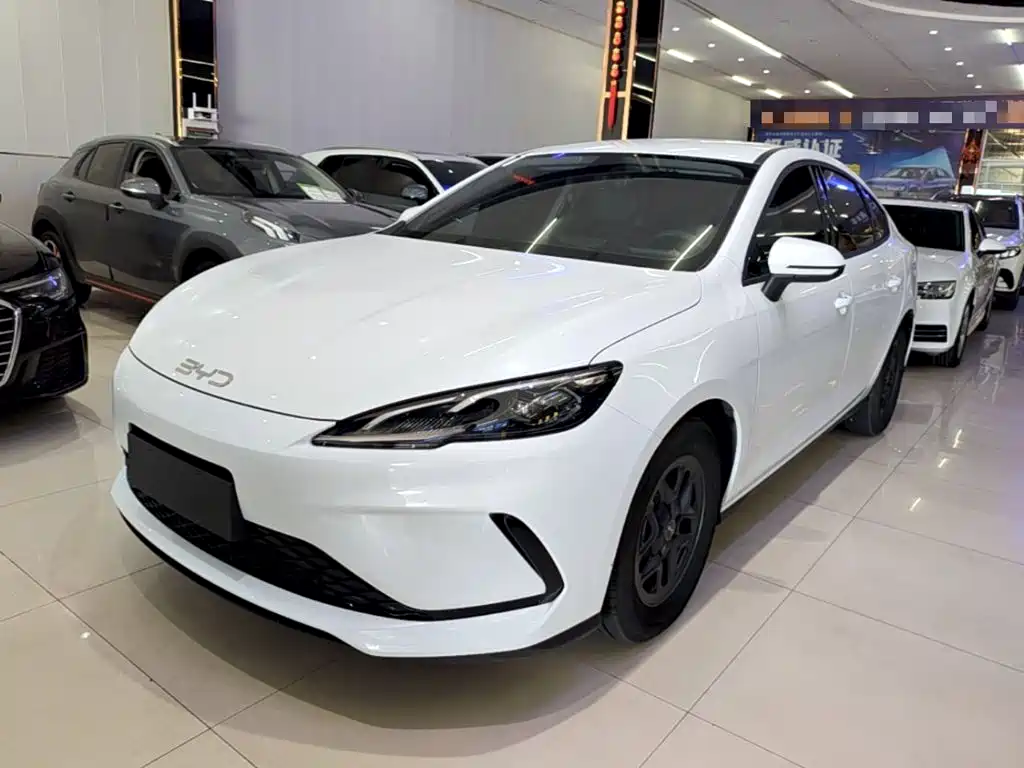 BYD Seal 05 DM-i 2025 — фото 1