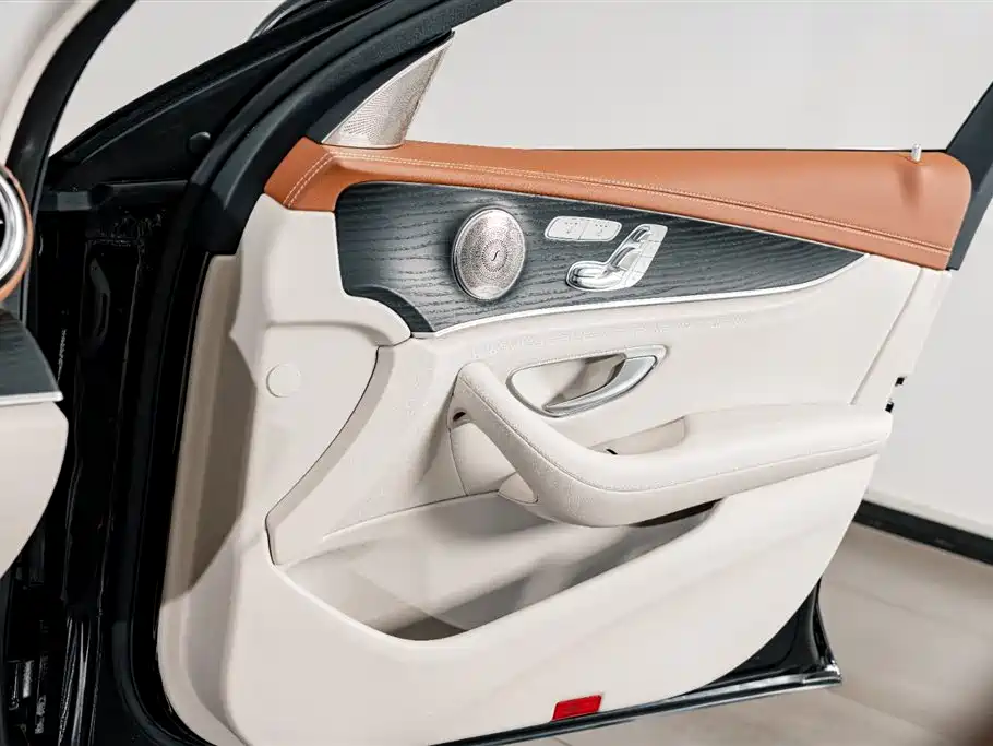 Mercedes-Benz E-Class 2023 — фото 15