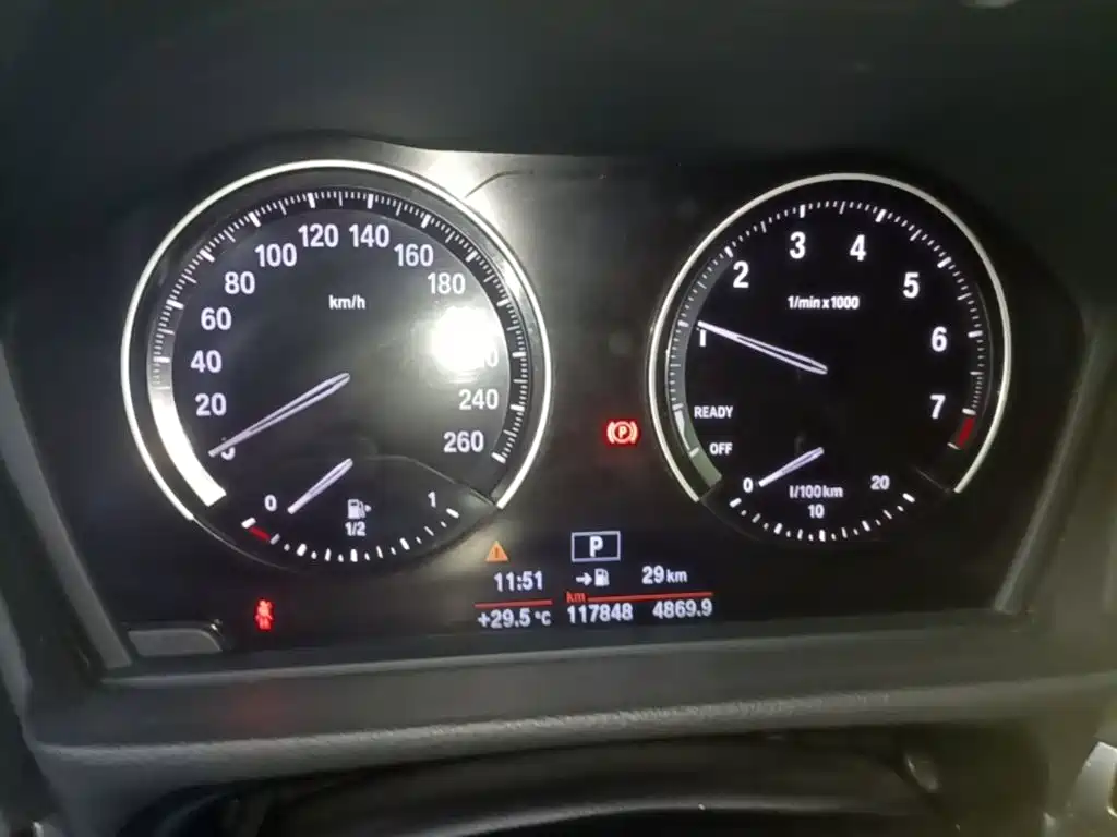 BMW 1 Series 2018 — фото 12