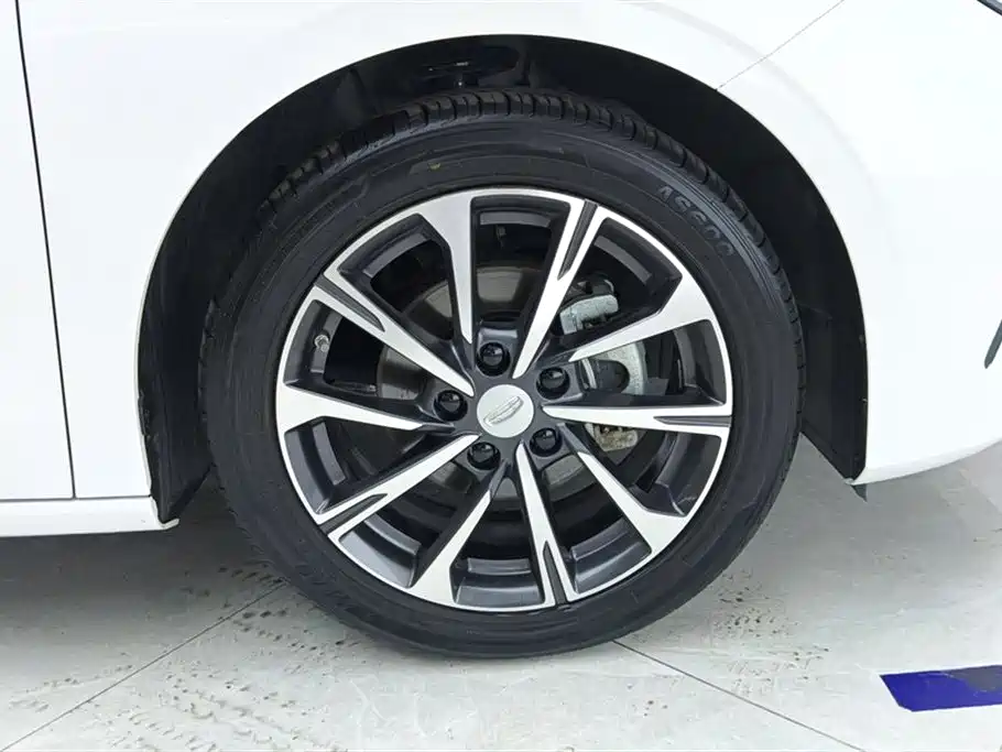 Geely Emgrand 2024