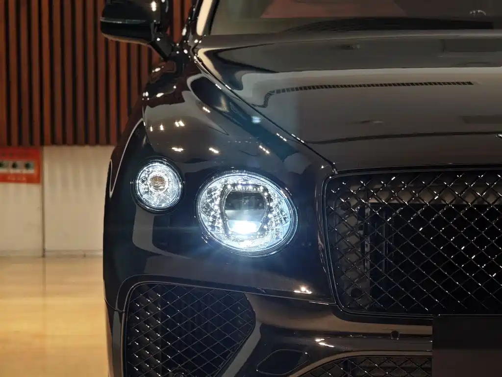 Bentley Bentayga — фото 3