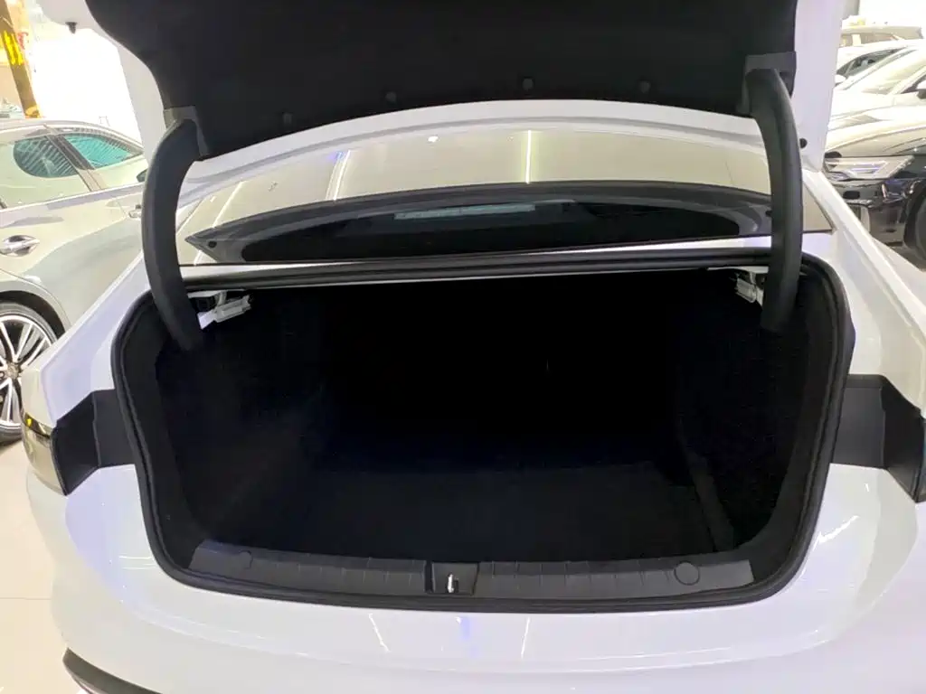BYD Seal 05 DM-i 2025 — фото 19