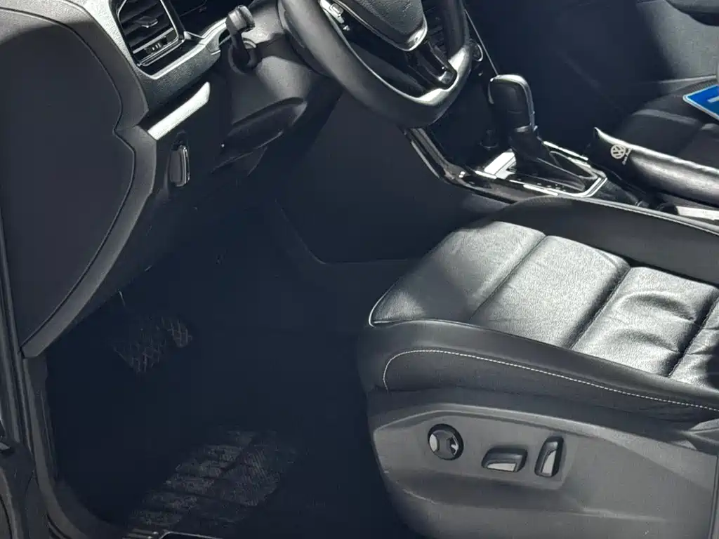 Volkswagen T-Roc 2022 — фото 12