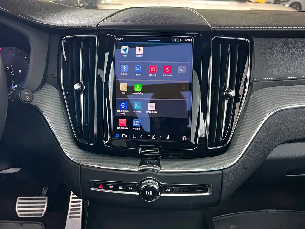 Volvo XC60 2021 — фото 16