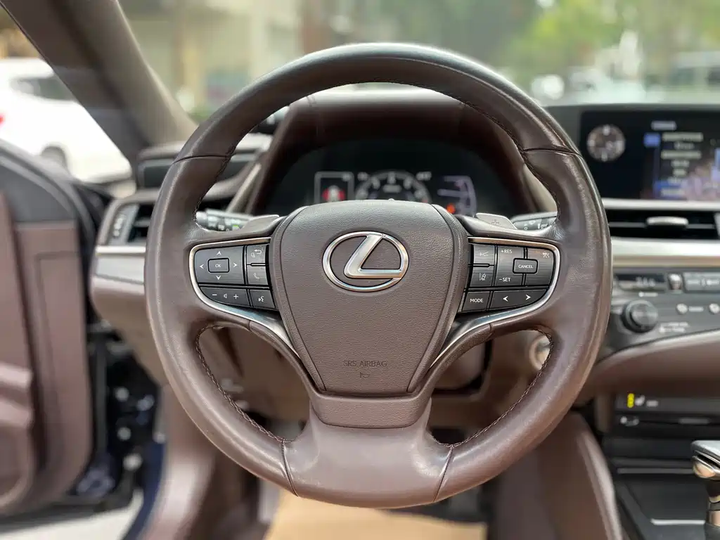 Lexus ES 2019 — фото 7