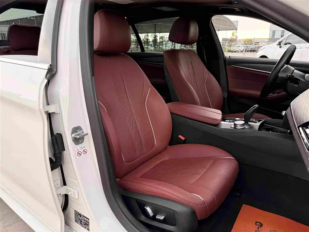 BMW 5 Series New Energy 2021 — фото 10