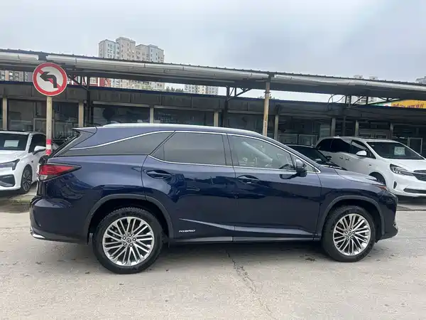 Lexus RX 2021