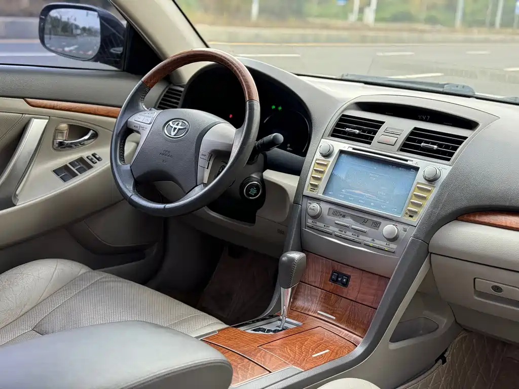 Toyota Camry 2011 — фото 18