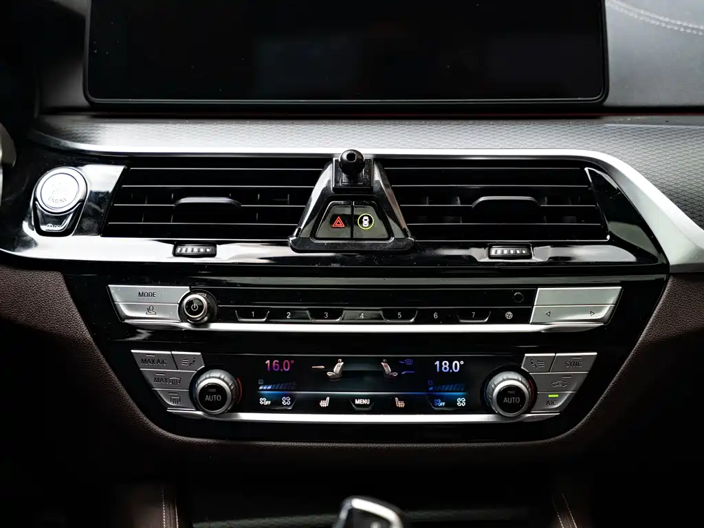 BMW 5 Series 2021 — фото 13