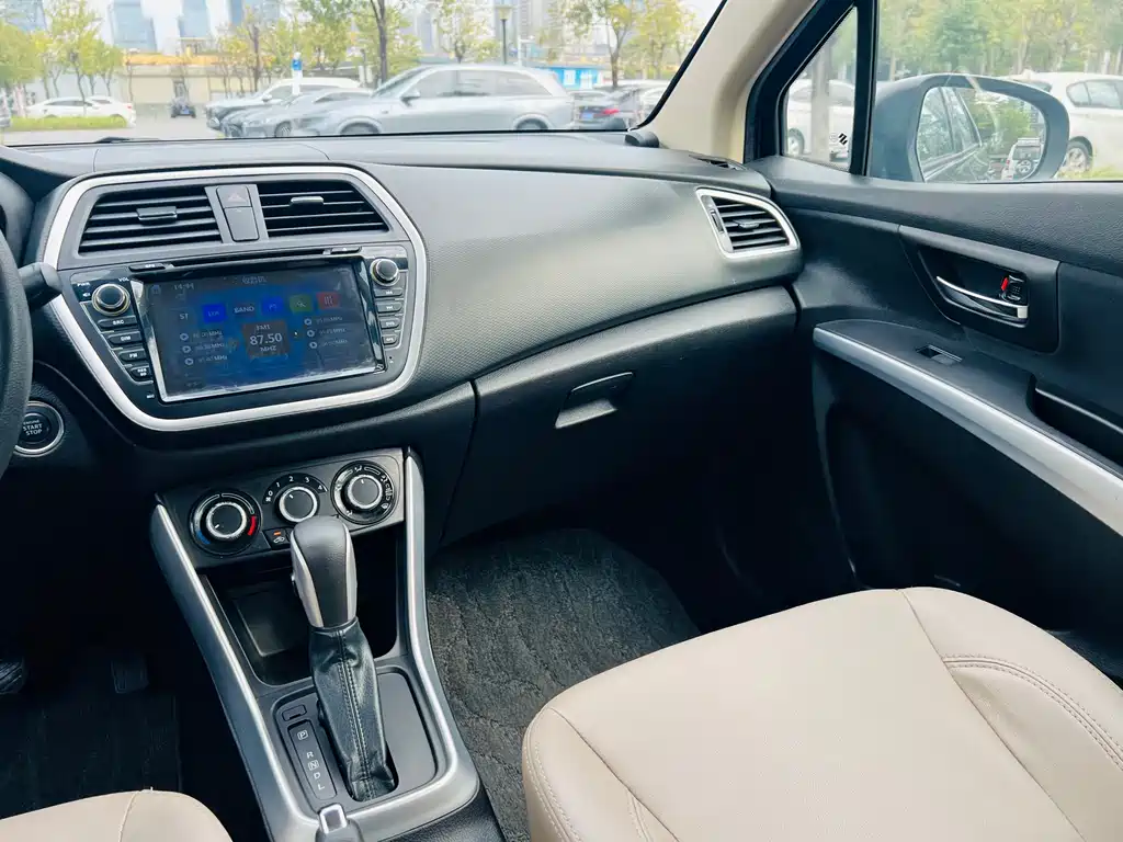 Suzuki S-Cross 2015 — фото 21