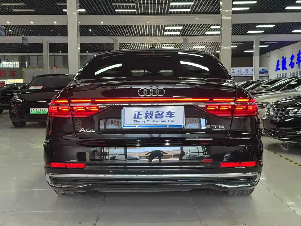 Audi A8 2023 — фото 17