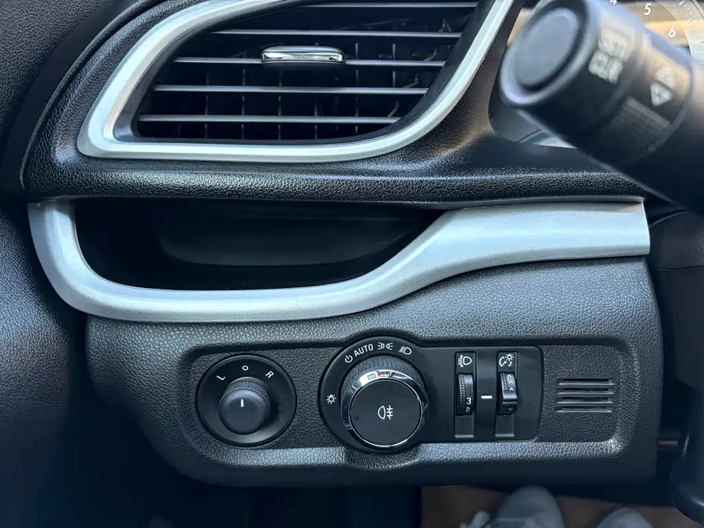 Buick Excelle 2018 — фото 13