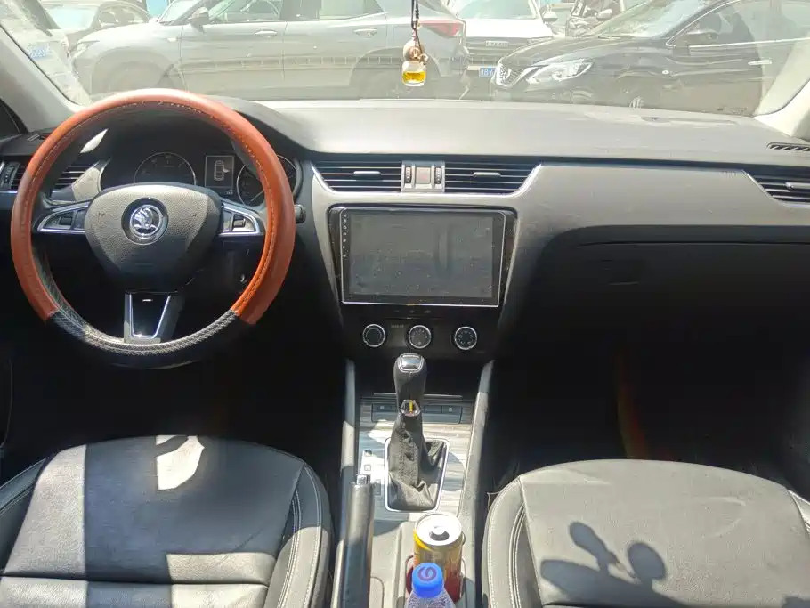 Skoda Octavia 2017 — фото 12