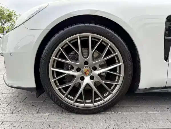 Porsche Panamera 2023