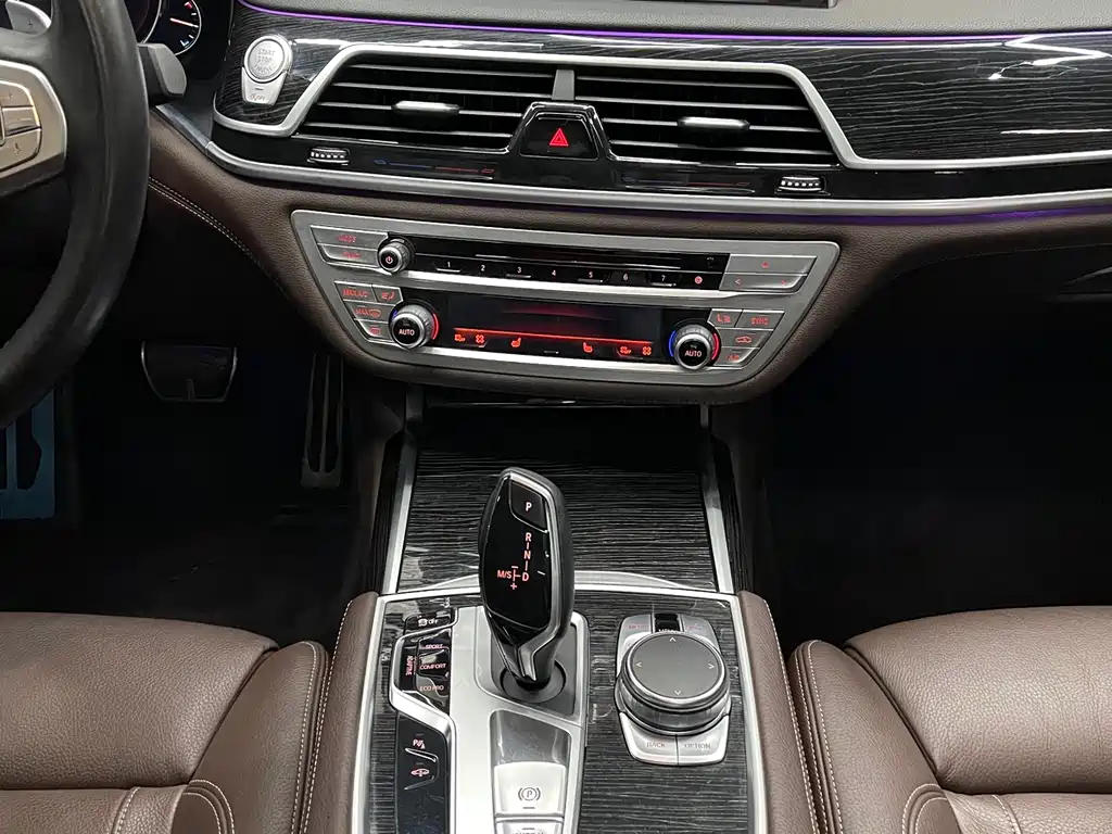 BMW 7 Series 2018 — фото 7