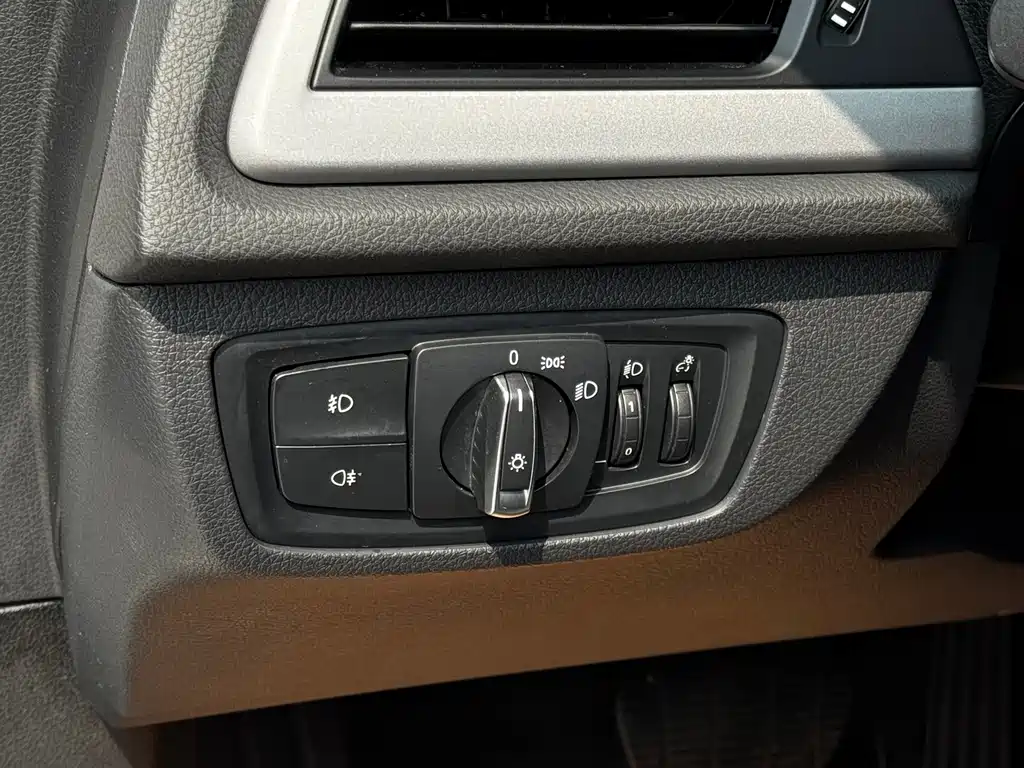 BMW 1 Series 2018 — фото 15