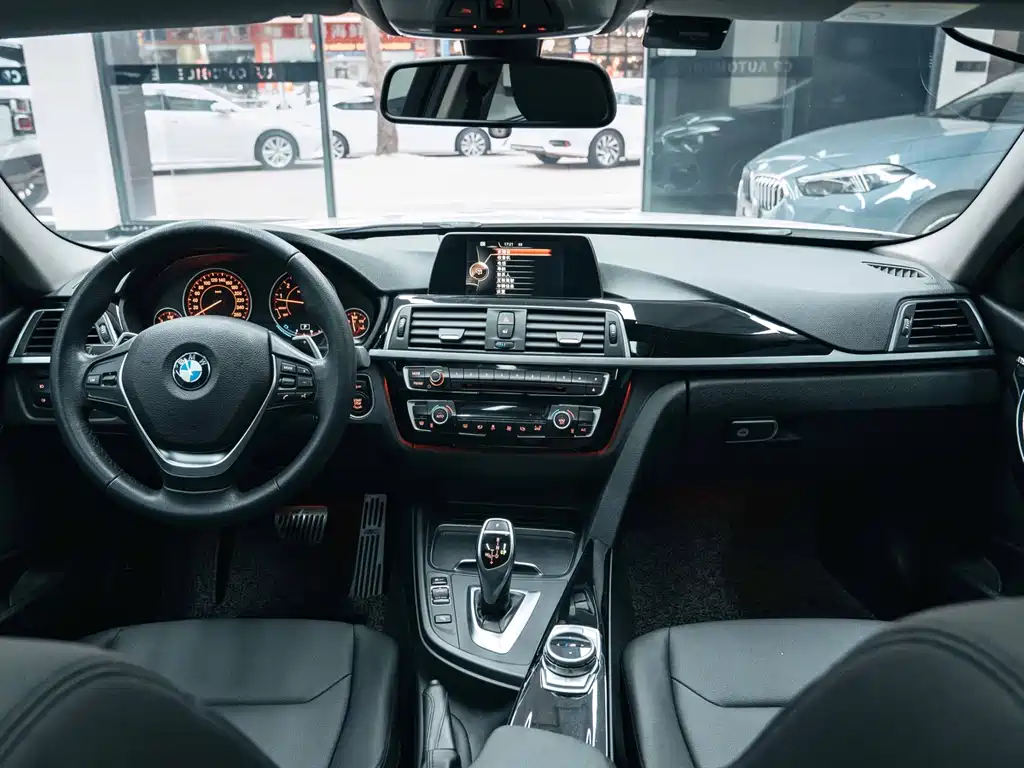 BMW 3 Series 2017 — фото 14