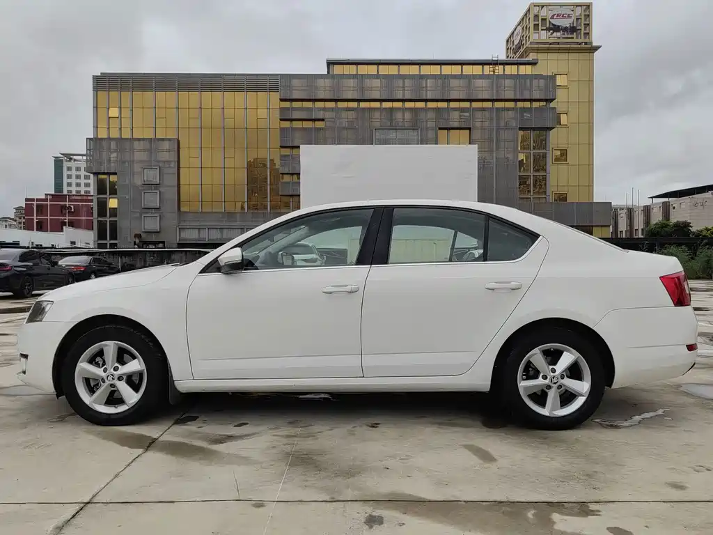 Skoda Octavia 2014 — фото 12