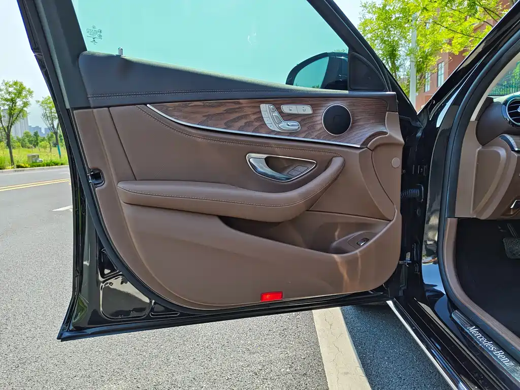Mercedes-Benz E-Class 2023 — фото 20