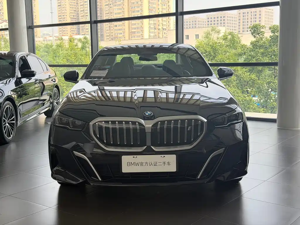 BMW i5 2025 — фото 2