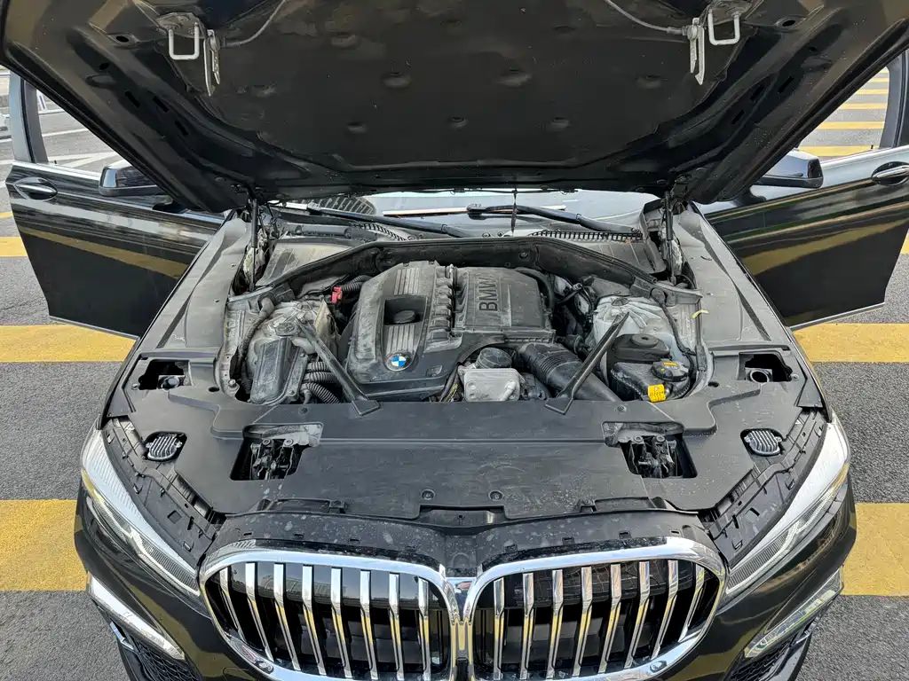 BMW 7 Series 2012 — фото 16