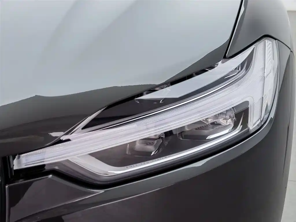Volvo XC60 2020 — фото 7
