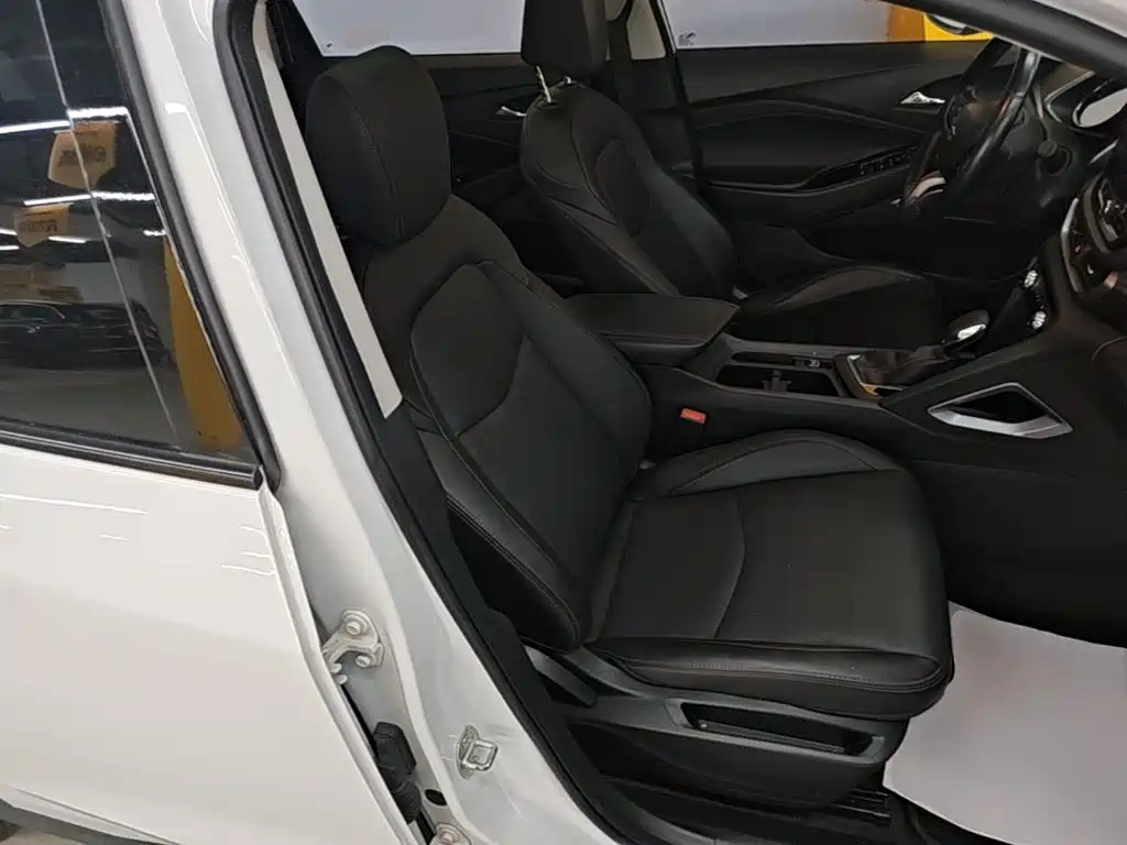 Chevrolet Orlando 2021 — фото 25