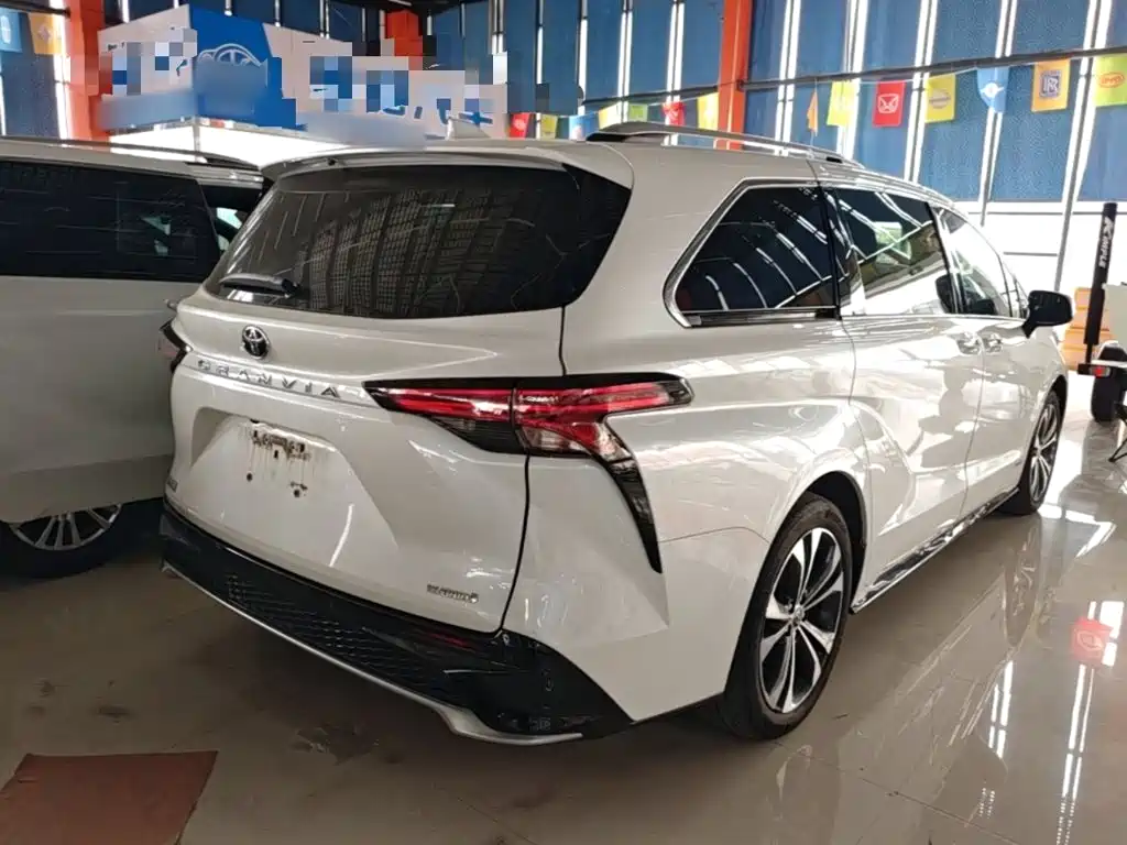 Toyota Granvia 2023