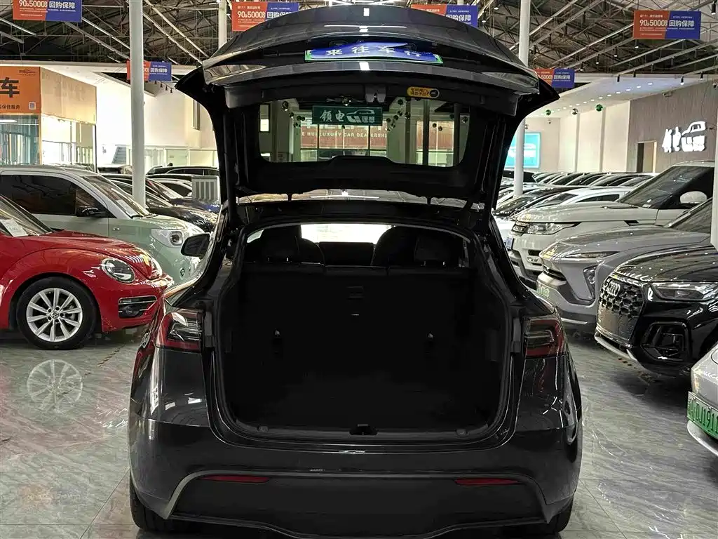Tesla Model Y 2024 — фото 13