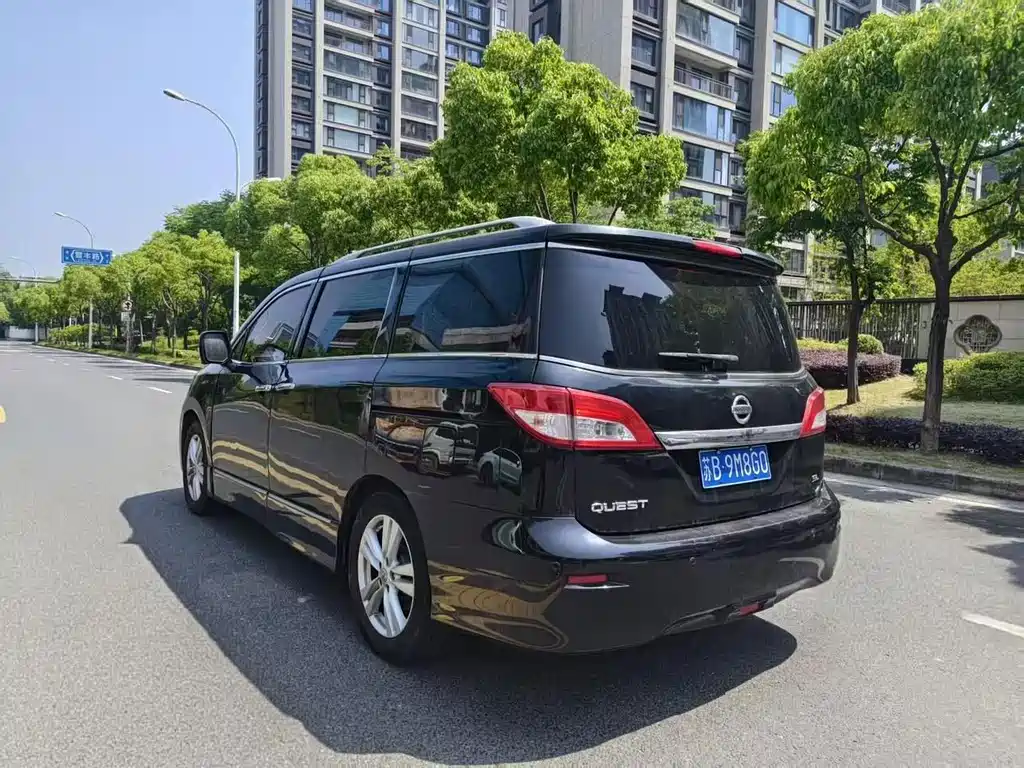 Nissan Quest 2015 — фото 13