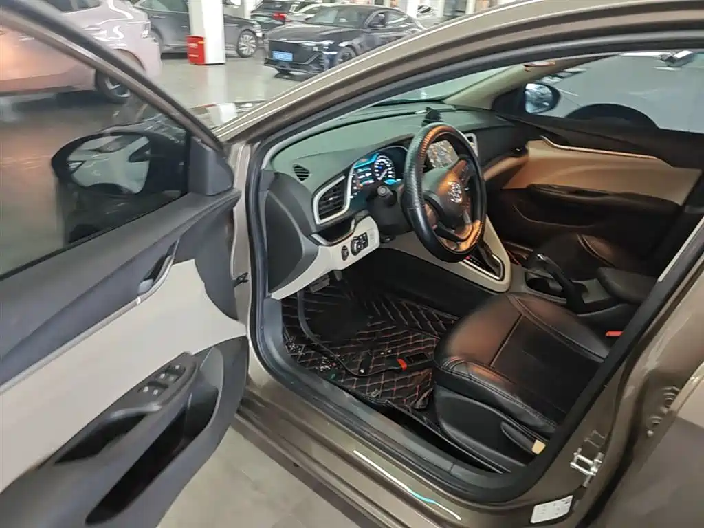 Buick Excelle 2017 — фото 12