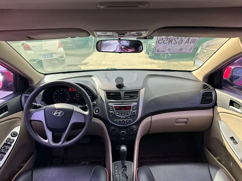 Hyundai Accent 2015 — фото 7