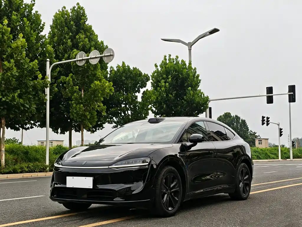 Luxeed Zhijie R7 2025