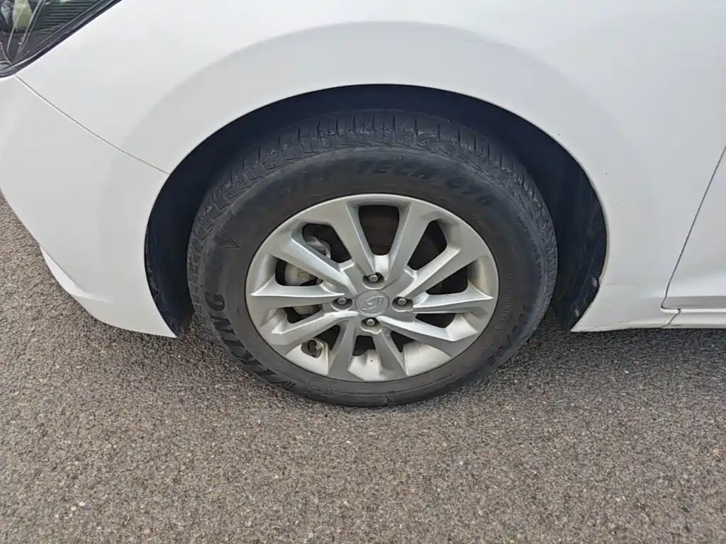 Hyundai Verna 2019 — фото 23