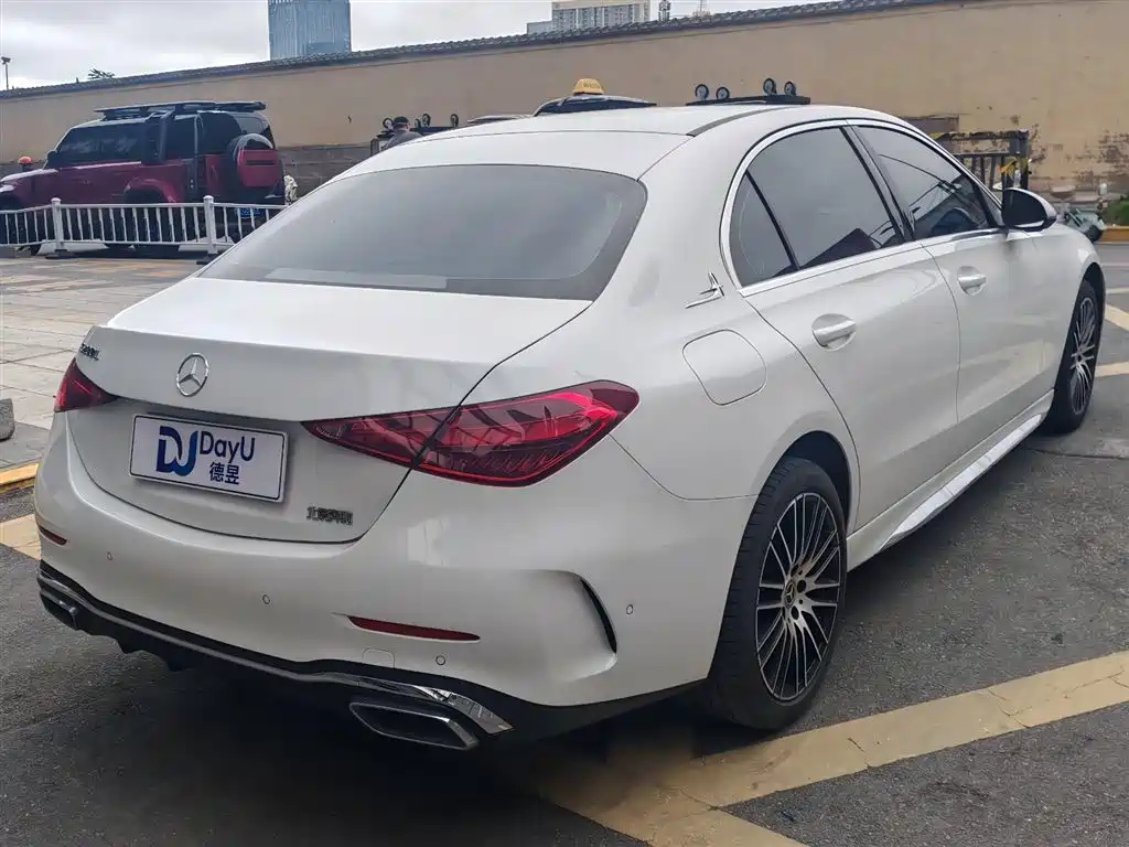 Mercedes-Benz C-Class 2024
