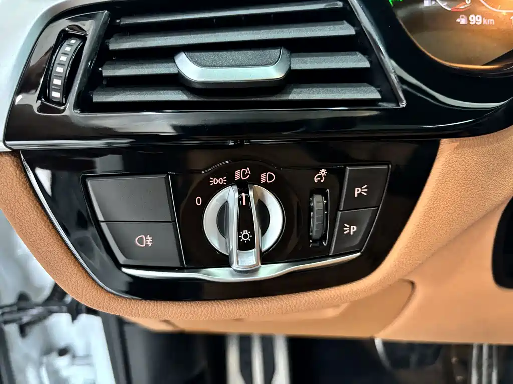 BMW 6 Series GT 2024 — фото 16