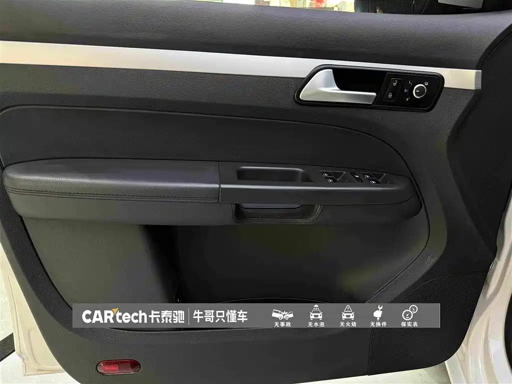 Volkswagen Touran 2015 — фото 14