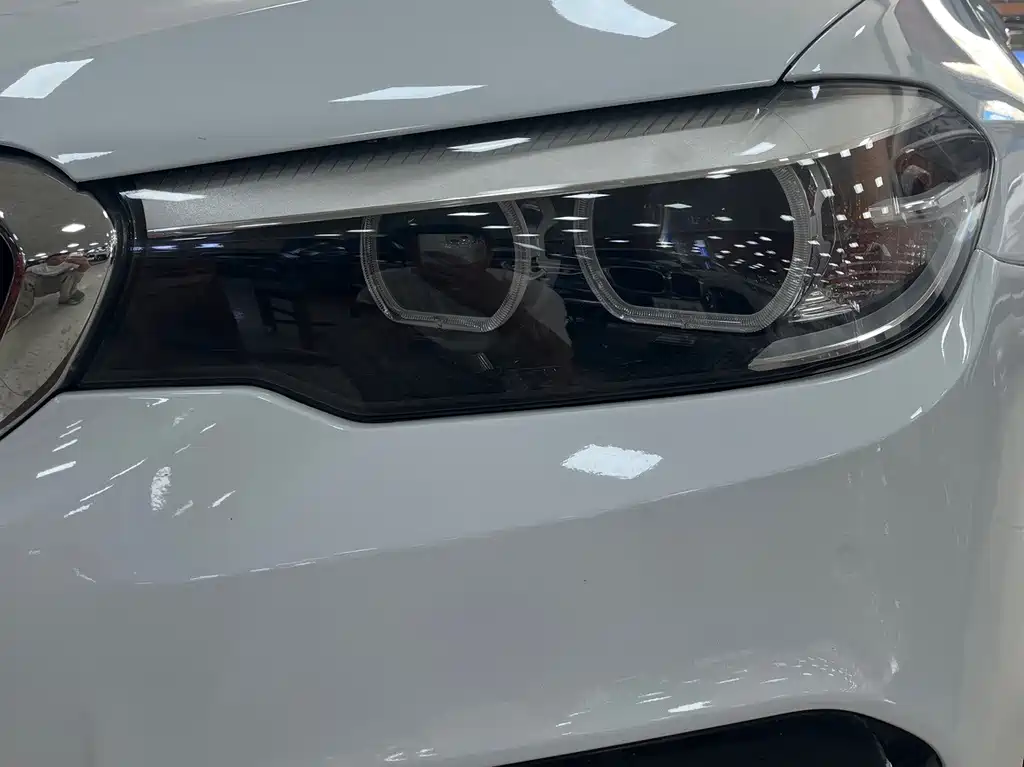 BMW 5 Series 2018 — фото 11