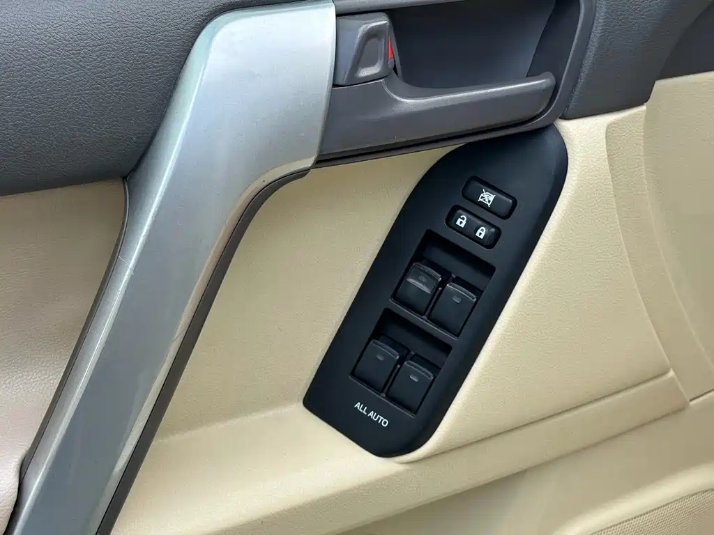 Toyota Prado 2017 — фото 11